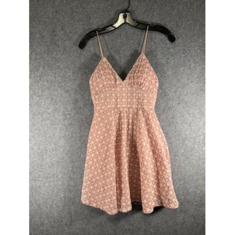 Olive Tree Pink Floral Eyelet Mini Dress Womens Small Dusty Rose Fit & Flare - Picture 2 of 8